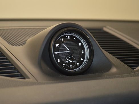 Certified 2025 Porsche Macan image 25