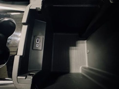 Used 2025 Chevrolet Tahoe LT image 31