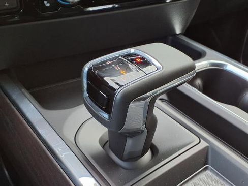 New 2026 GMC Sierra 1500 SLT image 13