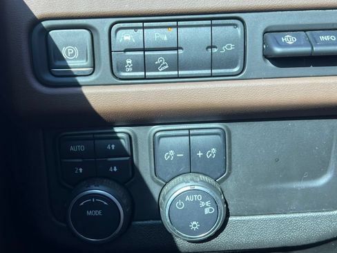Used 2021 Chevrolet Suburban High Country AWD/4WD image 21