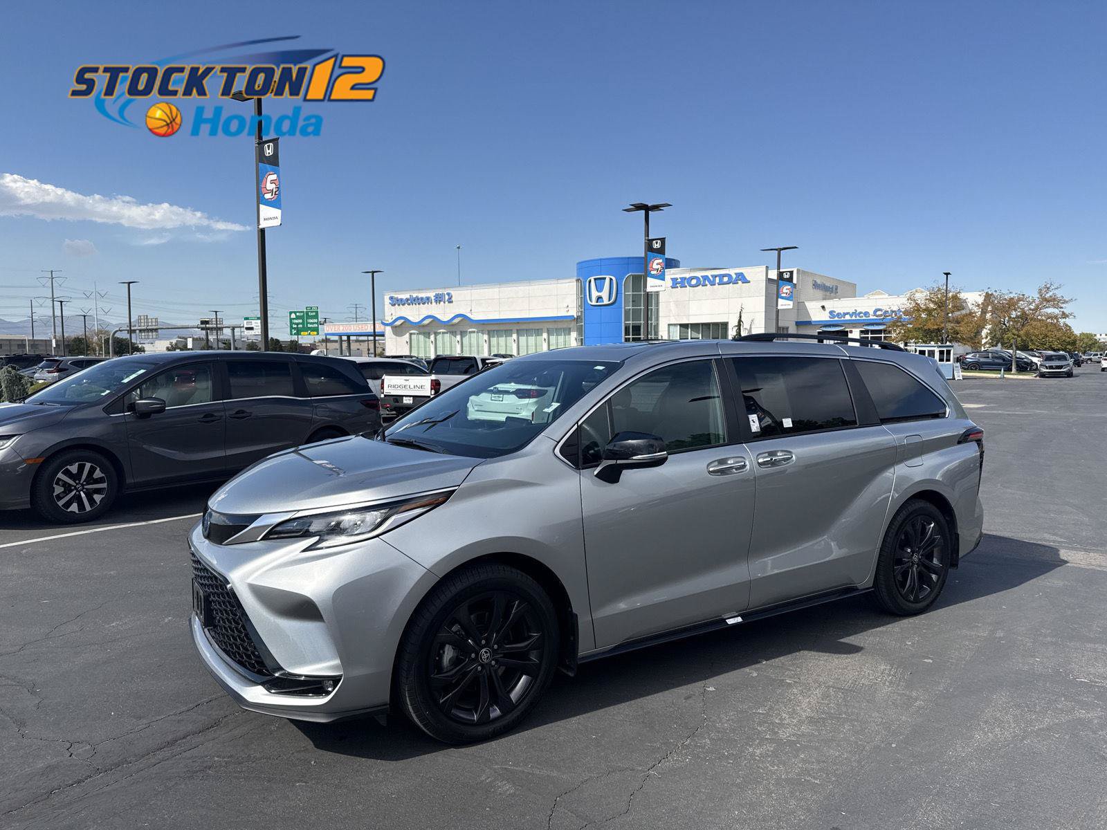 Used 2024 Toyota Sienna XSE w/ XSE Premium Package FWD image 1