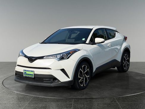 Used 2019 Toyota C-HR XLE FWD image 3