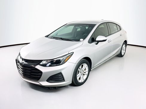 Used 2019 Chevrolet Cruze LT FWD image 3