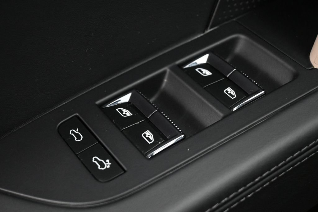 Used 2026 Porsche Cayenne Electric AWD/4WD image 36
