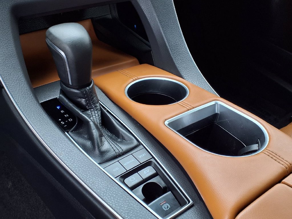 Certified 2019 Toyota Avalon Limited w/ Advanced Safety Package FWD image 19