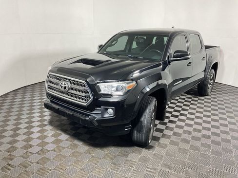 Used 2016 Toyota Tacoma TRD Sport w/ Towing Package image 9