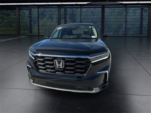 Used 2025 Honda Pilot EX-L image 3