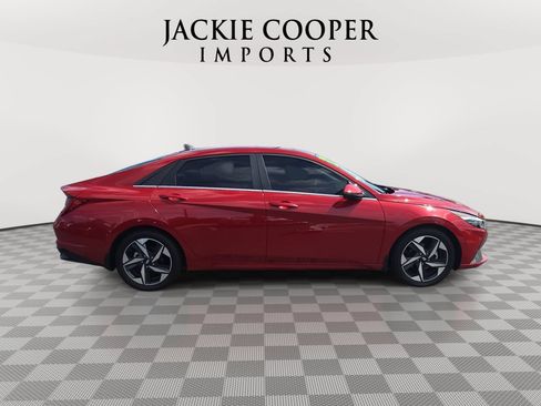 Used 2022 Hyundai Elantra Limited FWD image 4
