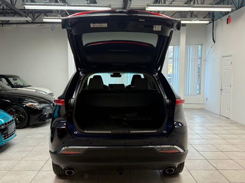 Used 2022 Toyota Venza XLE image 19