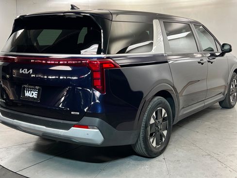 Used 2025 Kia Carnival LXS FWD image 6