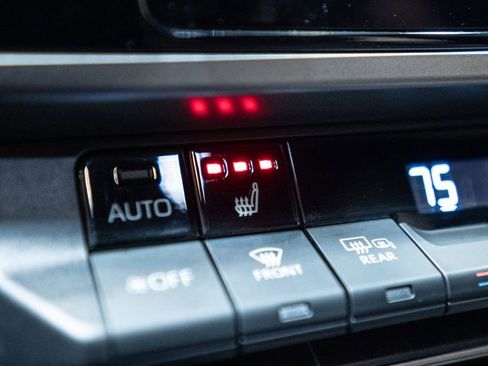 Certified 2025 Toyota Camry SE w/ Convenience Package image 27