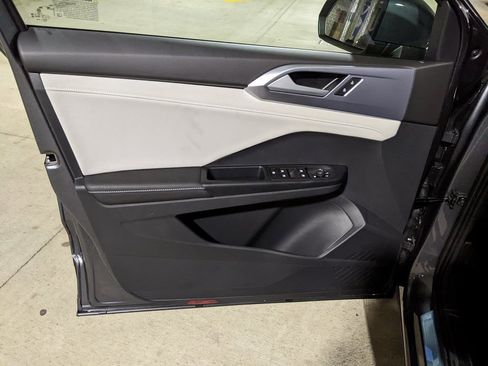 New 2026 Volkswagen Taos SE image 9