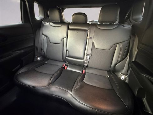 Used 2024 Jeep Compass Trailhawk image 16