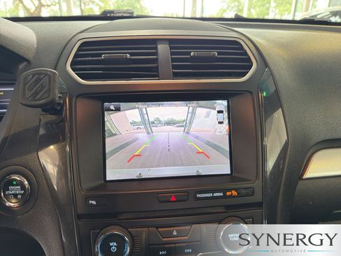 Used 2016 Ford Explorer XLT w/ Equipment Group 202A FWD image 11