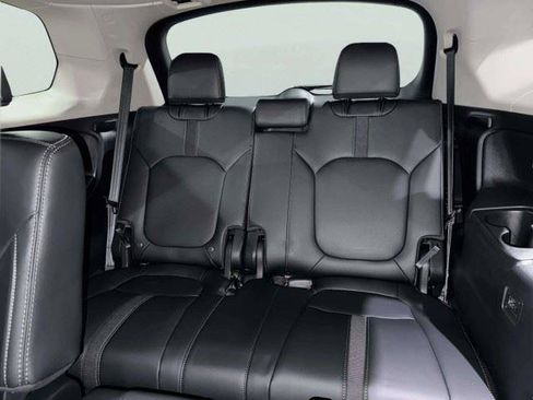 Used 2025 Honda Pilot EX-L image 45