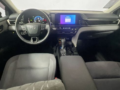 Used 2025 Toyota Camry LE w/ Convenience Package FWD image 29