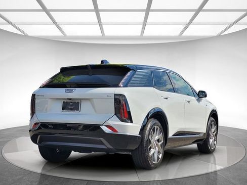 New 2027 Cadillac Optiq Premium Luxury w/ LPO, Floor Liner Package AWD/4WD image 4