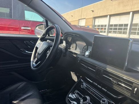 Used 2022 Lincoln Corsair AWD w/ Premium Package image 6