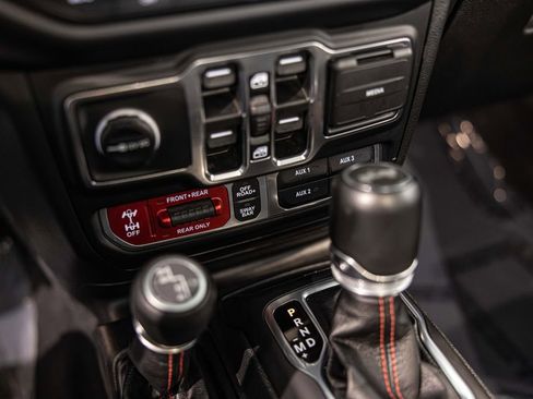 Used 2023 Jeep Wrangler Unlimited Rubicon w/ Dual Top Group image 28