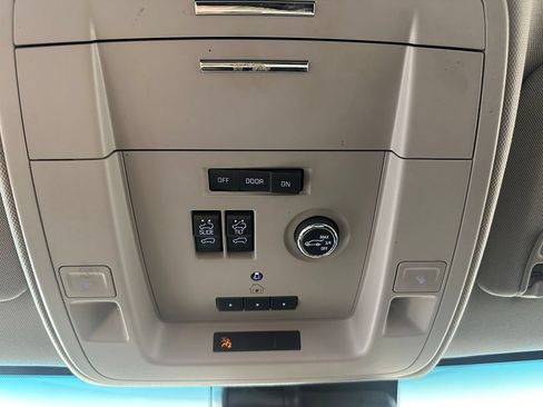 Used 2018 GMC Yukon XL SLT w/ HD Trailering Package AWD/4WD image 36