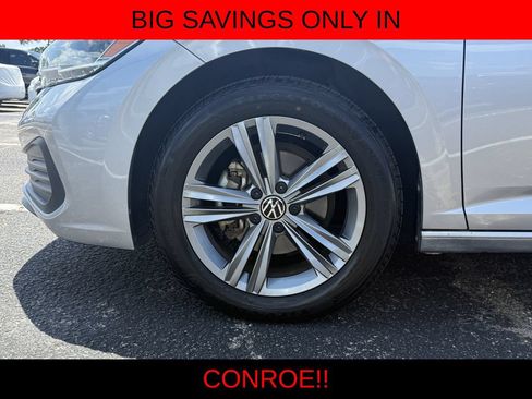 Used 2024 Volkswagen Jetta SE FWD image 9