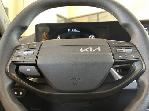Used 2025 Kia K4 LXS image 27