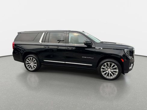 Used 2022 GMC Yukon XL Denali w/ Denali Premium Package AWD/4WD image 3