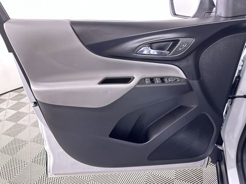 Used 2023 Chevrolet Equinox LT image 59