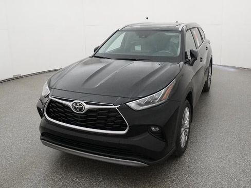 New 2026 Toyota Highlander Platinum image 16