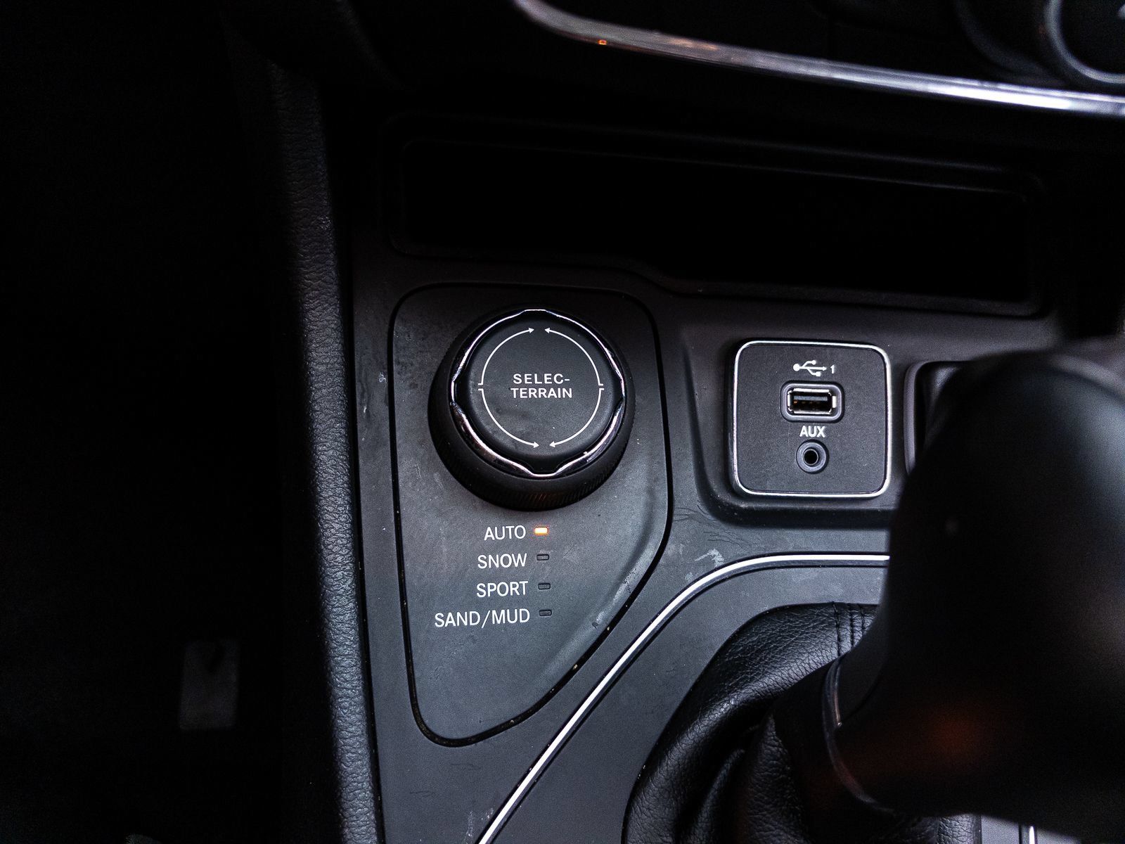 Used 2022 Jeep Cherokee Latitude Lux w/ Sun & Sound Group AWD/4WD image 29