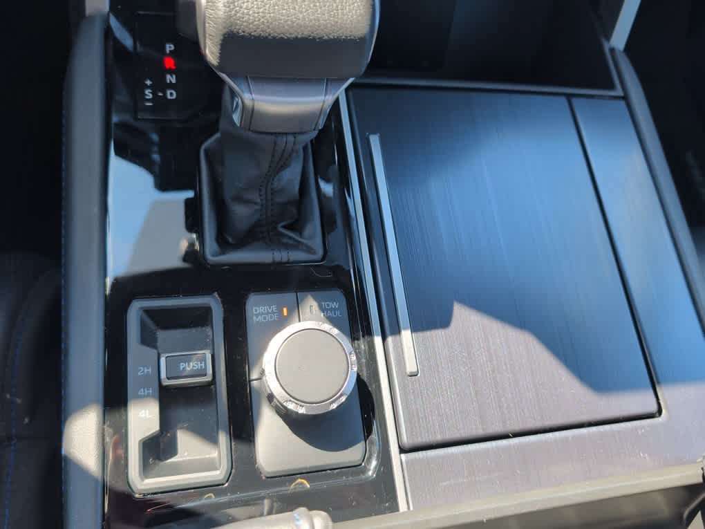 Used 2024 Toyota Sequoia Platinum AWD/4WD image 20