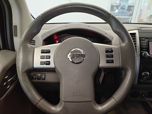 Used 2017 Nissan Frontier SV image 19