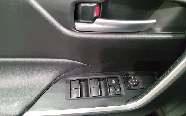 Used 2025 Toyota RAV4 XLE AWD/4WD image 35