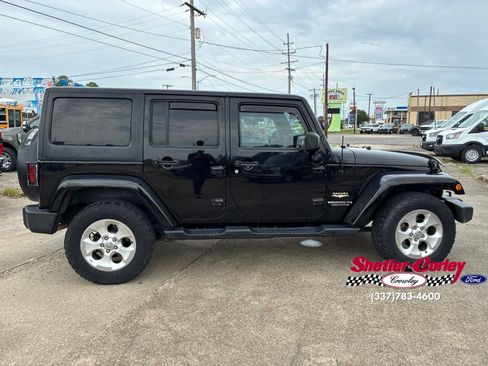 Used 2015 Jeep Wrangler Unlimited Sahara w/ Connectivity Group AWD/4WD image 12