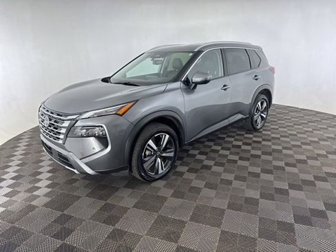Used 2025 Nissan Rogue SL FWD image 3