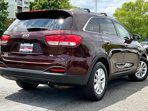 Used 2017 Kia Sorento LX image 12