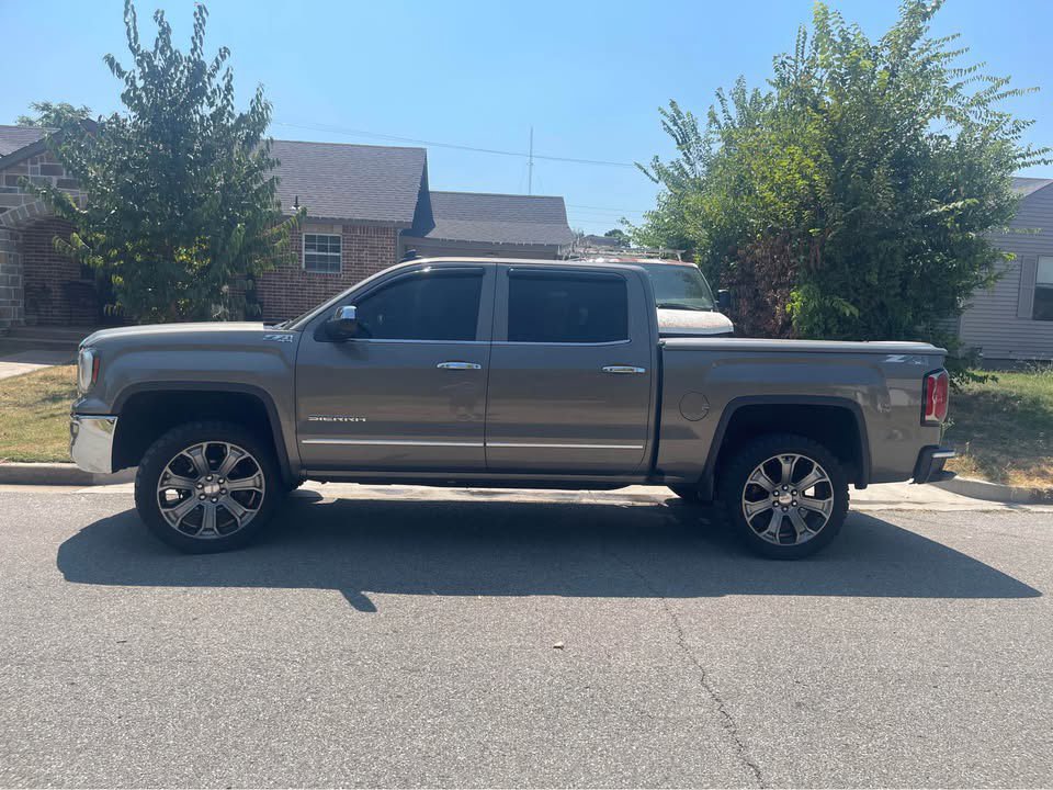 Used 2017 GMC Sierra 1500 SLT w/ SLT Premium Package AWD/4WD image 3
