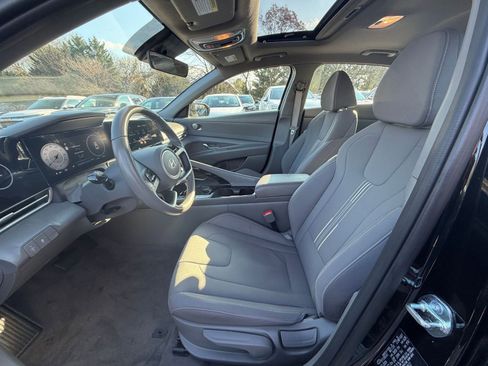 Used 2025 Hyundai Elantra SEL image 24