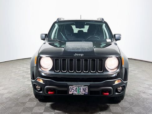 Used 2018 Jeep Renegade Trailhawk w/ UConnect 8.4 Nav Group AWD/4WD image 3