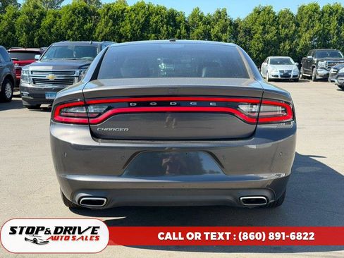 Used 2019 Dodge Charger SXT w/ Leather Interior Group RWD image 4