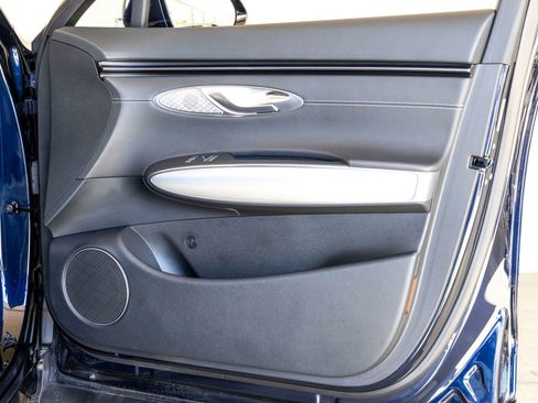 Used 2023 Genesis GV70 2.5T w/ Select Package image 25