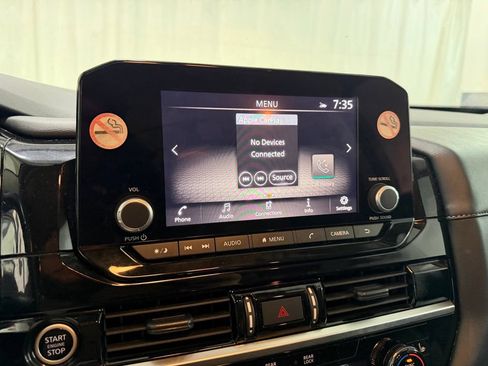 Used 2024 Nissan Pathfinder SV FWD image 6