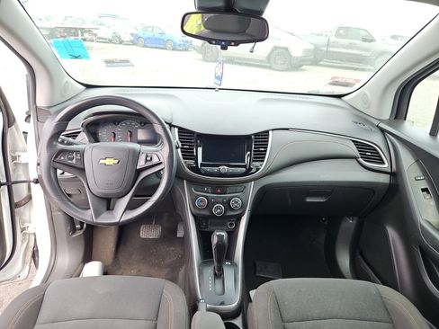 Used 2022 Chevrolet Trax LS w/ Tint and Cruise Package AWD/4WD image 14