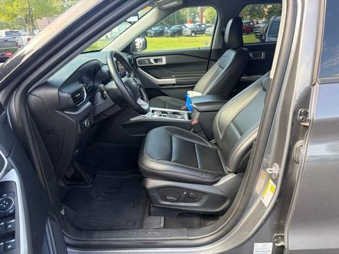 Used 2023 Ford Explorer XLT w/ Equipment Group 202A AWD/4WD image 19