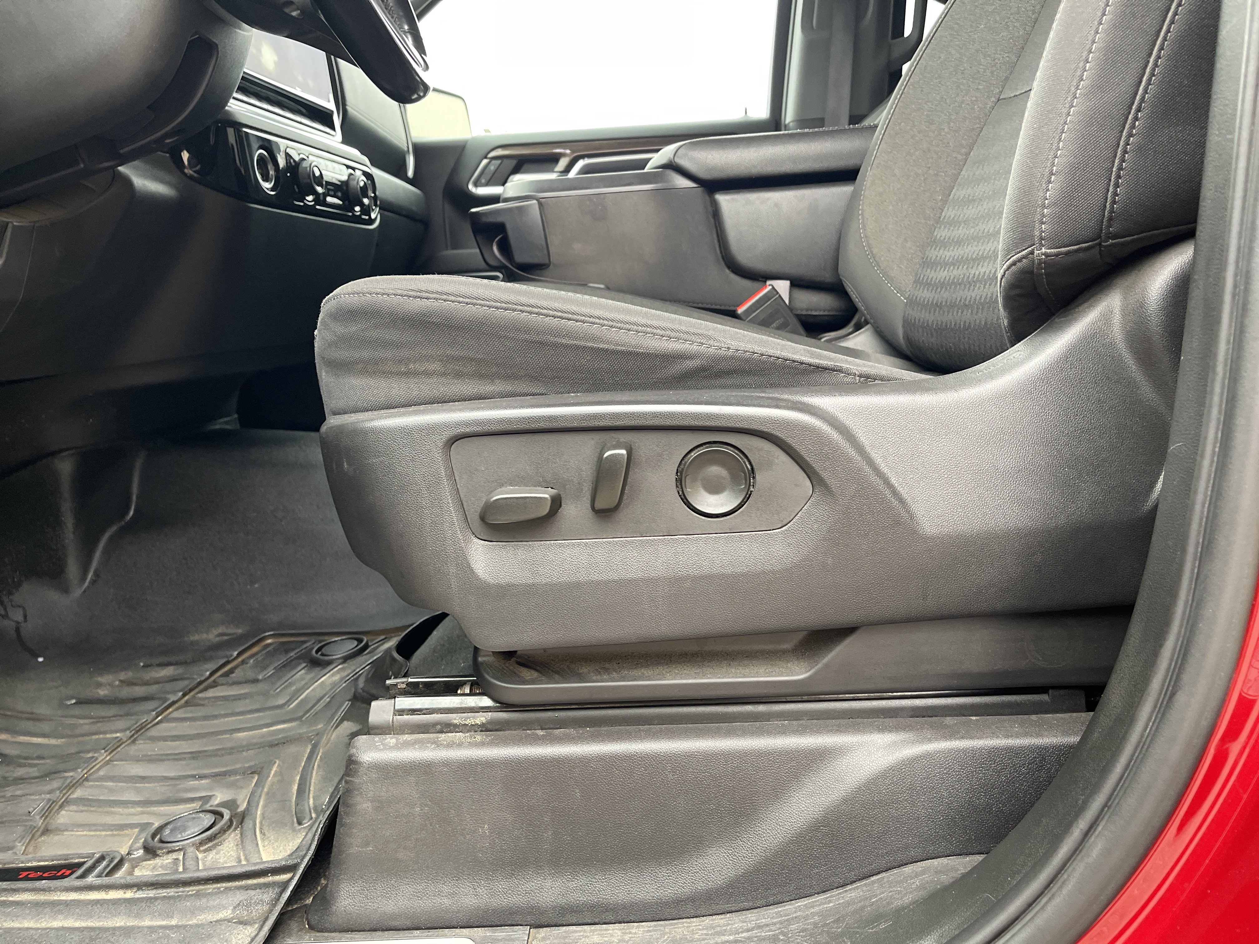 Used 2023 Chevrolet Silverado 1500 LT AWD/4WD image 11