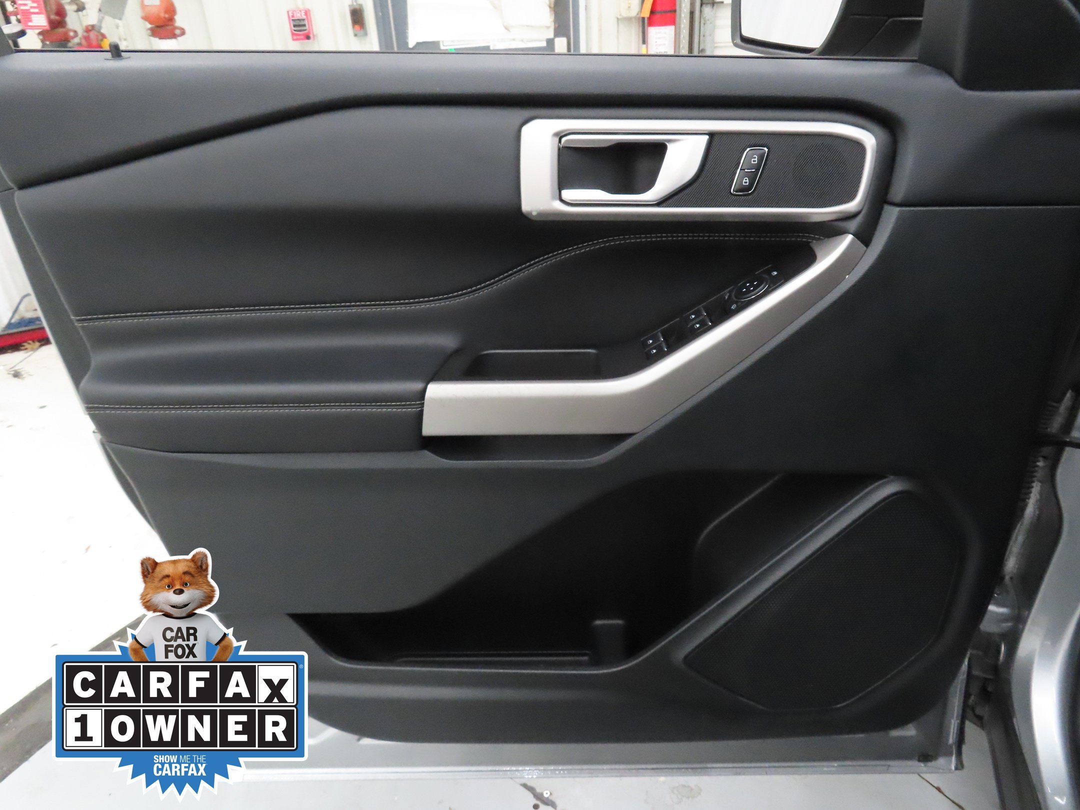 Used 2024 Ford Explorer XLT RWD image 10