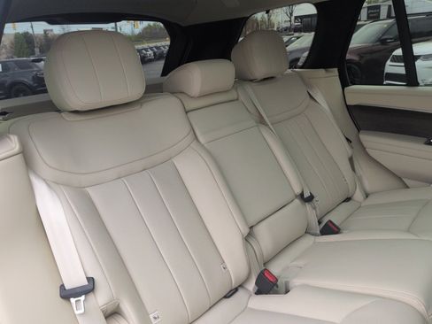 Certified 2025 Land Rover Range Rover SE image 27