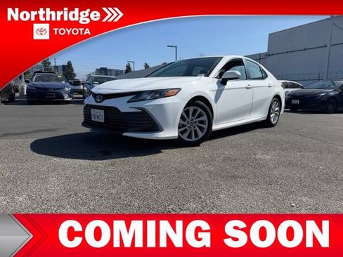 Used 2022 Toyota Camry LE w/ Carpet Mat Package (TMS) FWD image 2