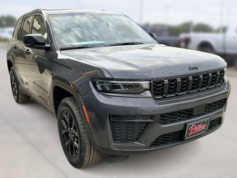 New 2026 Jeep Grand Cherokee Altitude AWD/4WD image 1