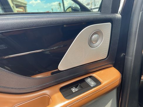Used 2020 Lincoln Aviator Reserve w/ Equipment Group 202A AWD/4WD image 36